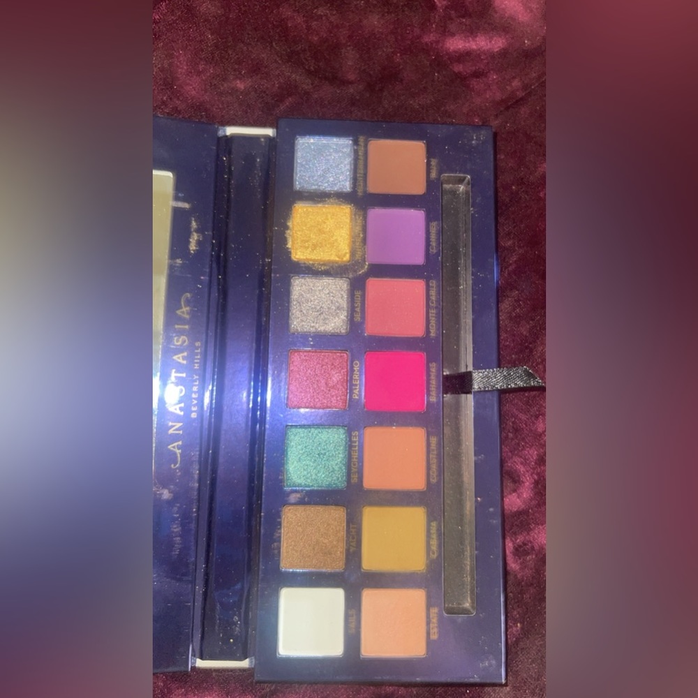 Anastasia Beverly hill riviera palette used a little bit but good condition